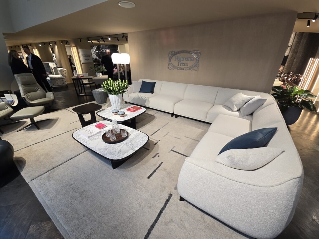 poltrona frau showroom